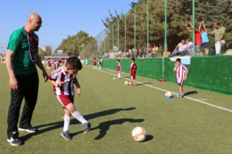 Futbol Okulu Kapılarını Geleceğin Yıldızlarına Açtı
