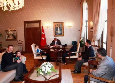 Otizmliler Derneğinden Vali Lekesiz’e Ziyaret 