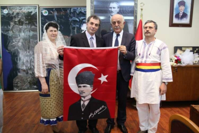 ROMANYALI ÖĞRENCİLERDEN BELEDİYE BAŞKANI SEYFİ DİNGİL’E ZİYARET