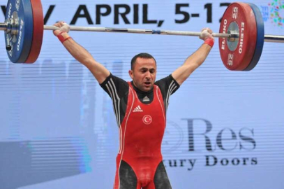 Payas Belediyespor 1975’li  İsmet Algül Koparmada Gümüş Madalya Aldı