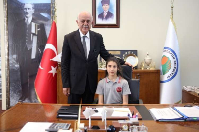 ÖĞRENCİLERDEN BELEDİYE BAŞKANI SEYFİ DİNGİL’E ZİYARET 