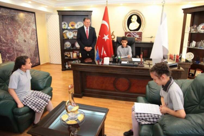 BAŞKAN SAVAŞ, MAKAMINI MİNİK BAŞKANA DEVRETTİ...