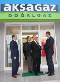 Arsuz Belediye Başkanı Nazım Culha, ilçenin doğalgaza kavuşması için çalışmalarını sürdürüyor