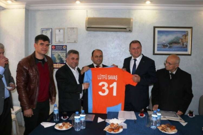 BAŞKAN SAVAŞ İŞİTME ENGELLİLER DERNEĞİNİ ZİYARET ETTİ