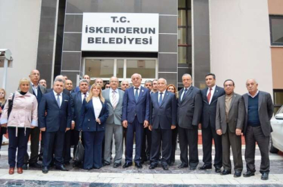İSKENDERUN BELEDİYE BAŞKANI SEYFİ DİNGİL’E ANLAMLI MADALYA