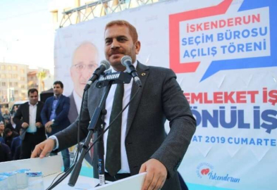 Güler, İskenderun’daki seçim bürosunun açılış proğramına katıldı.