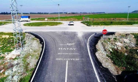 Büyükşehir Yol Çalışmalarına Reyhanlı’da Devam Ediyor