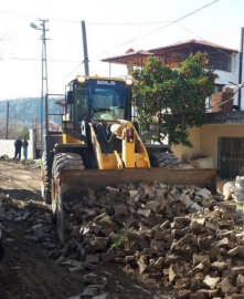 Samandağ Belediyesi Ekipleri Ataköy Mahallesi’nde Çalışmalarını Sürdürüyor