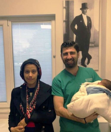 Önce Tümör Ameliyatı Oldu Sonra Bebeğini Kucağına Aldı