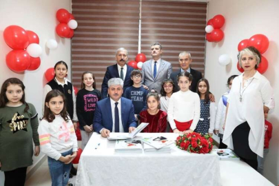 Vali Doğan İmza Gününe Katıldı