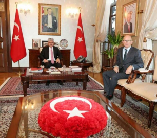 Vali Doğan İngiltere Büyükelçisini Kabul Etti