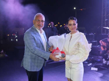 Derya Uluğ 5 Temmuz Festivalinde Konser Verdi