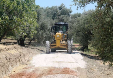 Altınözü’nde Hasat Öncesi Yol Çalışmaları Devam Ediyor