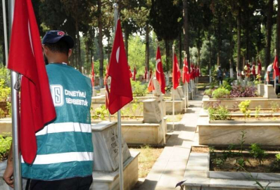 Şehitliğin temizliğini Denetimli Serbestlik yükümlüleri yaptı 