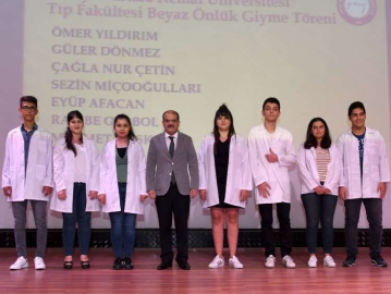 Hekim Adayları Önlüklerini Giydi