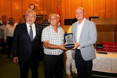 Başkan Tosyalı’dan Emekli Personele Plaket 