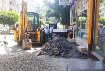 İskenderun’da Kaldırım Çalışmaları Sürüyor
