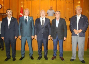 Başkan Fatih Tosyalı Meclis Üyelerine Rozet Taktı