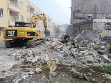 Barbaros Mahallesindeki Metruk Bina Yıkıldı