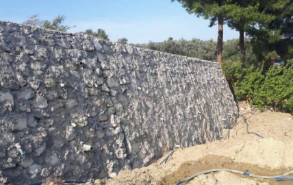 Kurtbağı Mahallesi’nde Taş Duvar Çalışması Tamamlandı