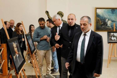 “Fotoğraflarla Atatürk”