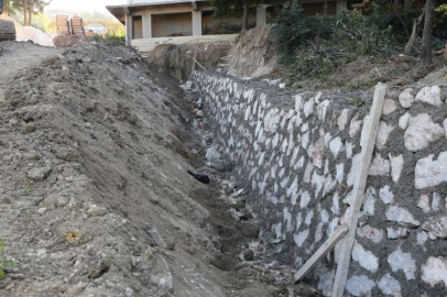 Defne Gümüşgöze'de taş duvar örme çalışmaları başladı