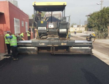 Karaağaç’ta Asfalt Serim Çalışmaları Devam Ediyor