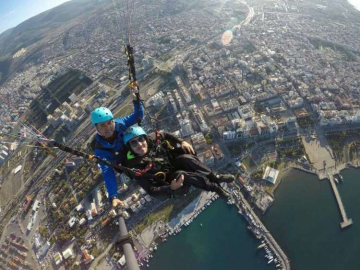 Engelli Genç Özgürlüğe Paraşütle Uçtu 