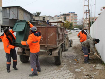 Samandağ Belediyesi Temizlik İşleri Ekipleri Hummalı Çalışmalarını Sürdürüyorlar