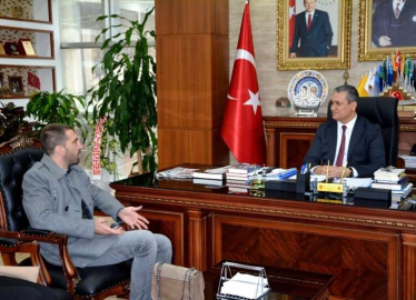 Güldür Güldür Şhow'un Hüseyin'i, Erdem Yener'den; El Birliği Projesi'ne Destek...