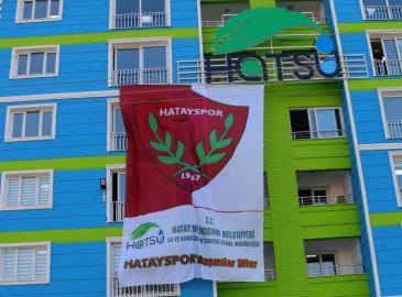 HATSU’dan Hatayspor’a Dev Bayraklı Destek 