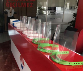 Bahçeşehir Koleji Covid-19’a Karşı Üretiyor