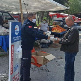 Dezenfektan, Maske ve Eldiven Dağıtımlarını Sürdürüyor