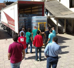 Kızılay'dan Hastaneye şişe su yardımı