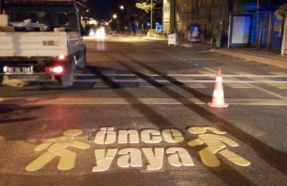 Trafik ve Yaya Güvenliği İçin Yaya Çizgileri Yenileniyor