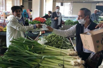 Pazar Esnafına Ücretsiz Maske