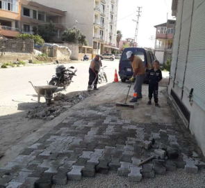 Samandağ'da Kaldırım Düzenleme Çalışmaları Devam Ediyor