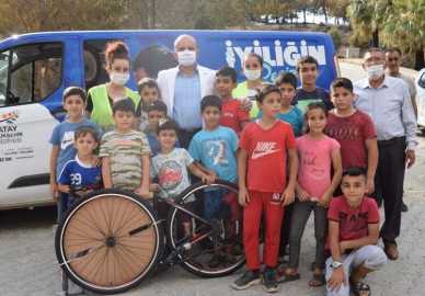 Başkan Savaş Çocukları Sevindirdi