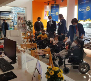 Spina Bifida Hastası Çocuklara Akülü Sandalyeleri Teslim Edildi