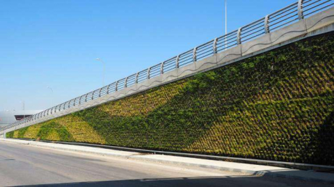 HBB’den EXPO Kavşağına Dikey Bahçe Çalışması 