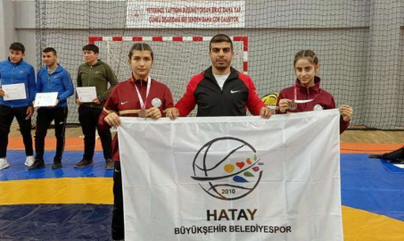 Güreşçilerden Üstün Başarı