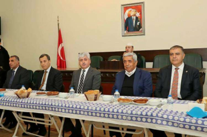 Vali Doğan, Mahalle Halkıyla Birlikte İftarını Açtı