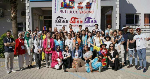 MUTLULUK VAGONU DEPREMZEDE ÇOCUKLARLA BULUŞTU