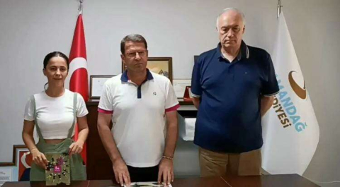 Başkan Eryılmaz Depremzede Çocukların Eğitimlerine Katkı Sunmak İçin Kolları Sıvadı