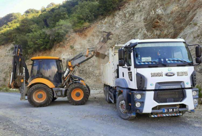 SAMANDAĞ BELEDİYESİ İLÇENİN YENİDEN İNŞASI İÇİN TÜM EKİPLERLE SAHADA.