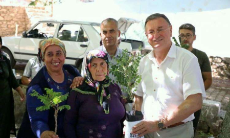 LÜTFÜ SAVAŞ HASSA İLÇESİNDE ÇİFTÇİLERLE BİRARAYA GELDİ