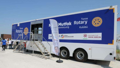 MOBİL MUTFAK TIRI HATAYLI DEPREMZEDELERİN YEMEK İHTİYAÇLARINI KARŞILAYACAK