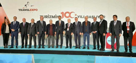 İZMİR KARŞIYAKA’DA HATAYLI DEPREMZEDELER İÇİN YARDIM GECESİ DÜZENLENDİ