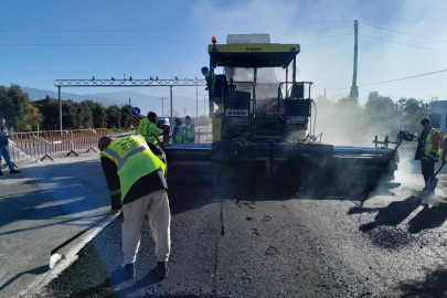 TEHLİKE ARZ EDEN VE YIPRANAN YOLLARDA ÇALIŞMALAR DEVAM EDİYOR