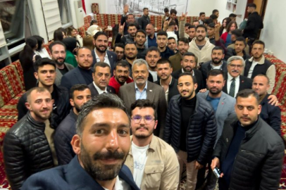 ÖNTÜRK İLK KEZ OY KULLANACAK GENÇLERLE BULUŞTU